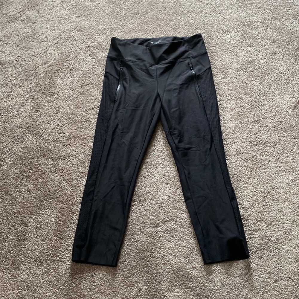 Athleta Stellar Crop Tights SIZE M Black Zip Pocket Athletic Leggings
